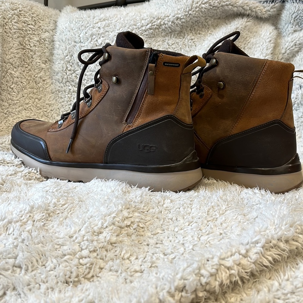 Waterproof Ugg Boots - Picture 4 of 9